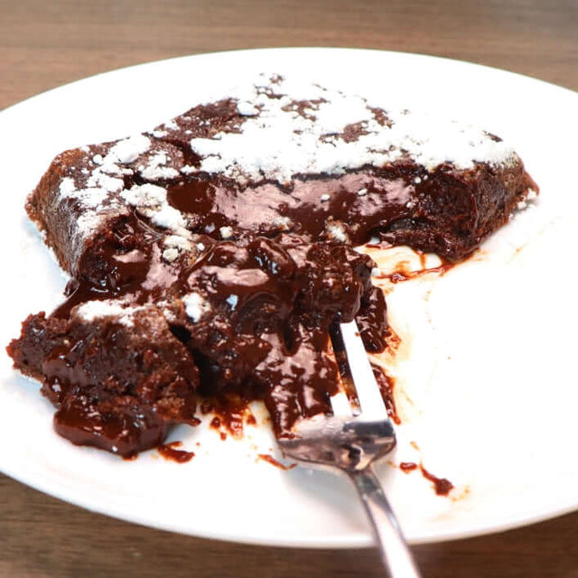 Air Fryer Molten Chocolate Lava Cake Recipe - HYSa Kitchen